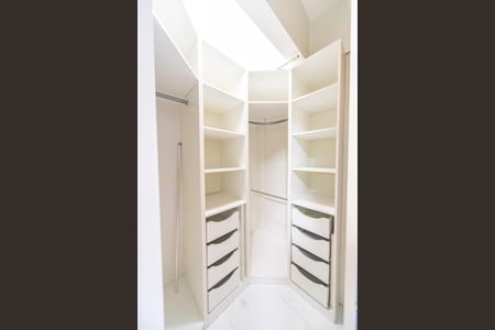 Apartamento para alugar com 96m², 3 quartos e 2 vagas Apartamento para alugar com 96m², 3 quartos e 2 vagasCloset da Suíte