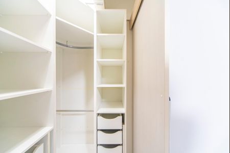 Apartamento para alugar com 96m², 3 quartos e 2 vagas Apartamento para alugar com 96m², 3 quartos e 2 vagasCloset da Suíte