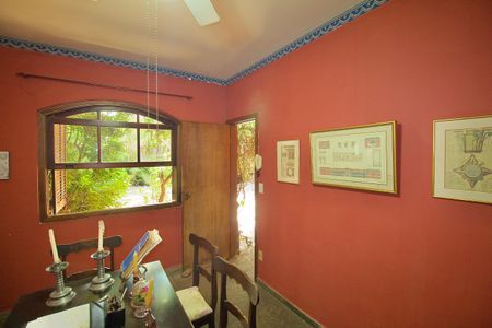 Casa à venda com 485m², 3 quartos e 6 vagasEscritório