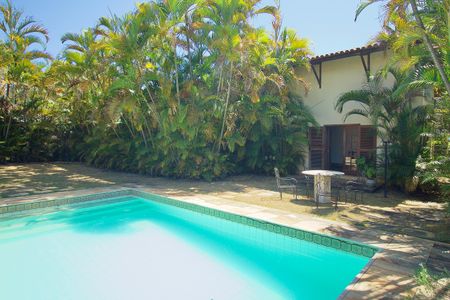 Casa à venda com 485m², 3 quartos e 6 vagasÁrea comum - Piscina