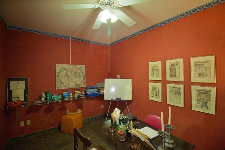 Casa à venda com 485m², 3 quartos e 6 vagasEscritório