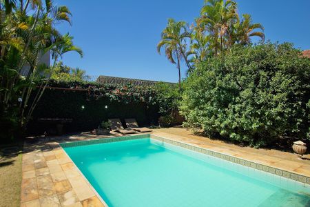 Casa à venda com 485m², 3 quartos e 6 vagasÁrea comum - Piscina