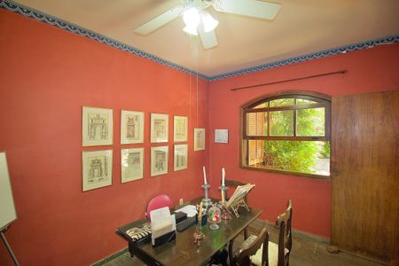 Casa à venda com 485m², 3 quartos e 6 vagasEscritório