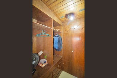 Casa à venda com 485m², 3 quartos e 6 vagasCloset da Suíte 2