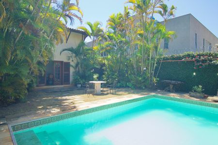 Casa à venda com 485m², 3 quartos e 6 vagasÁrea comum - Piscina