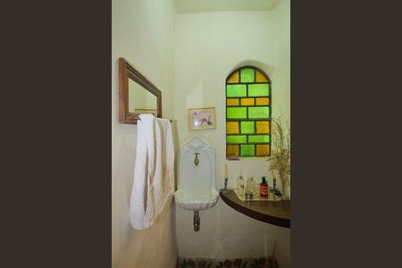 Casa à venda com 485m², 3 quartos e 6 vagasBanheiro Social 