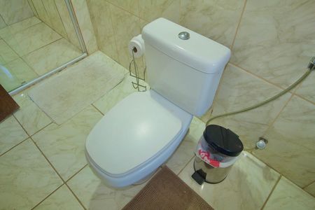 Casa à venda com 485m², 3 quartos e 6 vagasBanheiro da Suíte 2