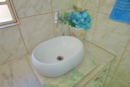 Casa à venda com 485m², 3 quartos e 6 vagasBanheiro da Suíte 2