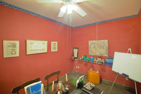 Casa à venda com 485m², 3 quartos e 6 vagasEscritório