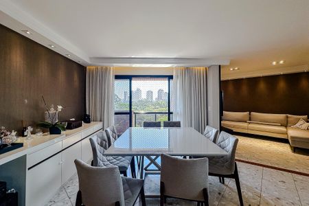 Apartamento para alugar com 240m², 3 quartos e 4 vagas Apartamento para alugar com 240m², 3 quartos e 4 vagasSala de Jantar