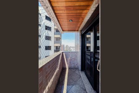 Apartamento para alugar com 240m², 3 quartos e 4 vagas Apartamento para alugar com 240m², 3 quartos e 4 vagasVaranda da Suíte 1