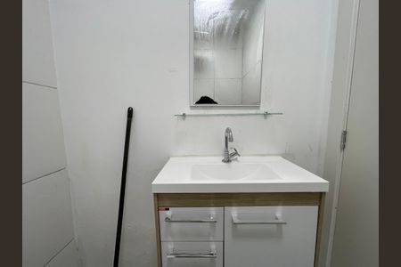 Apartamento à venda com 38m², 2 quartos e sem vaga Apartamento à venda com 38m², 2 quartos e sem vagaBanheiro