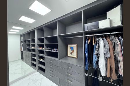 Casa de condomínio à venda com 407m², 5 quartos e 2 vagasSuíte 1 - Closet