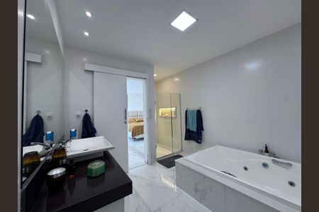 Casa de condomínio à venda com 407m², 5 quartos e 2 vagasSuíte 2 - Banheiro