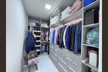 Casa de condomínio à venda com 407m², 5 quartos e 2 vagasSuíte 2 - Closet