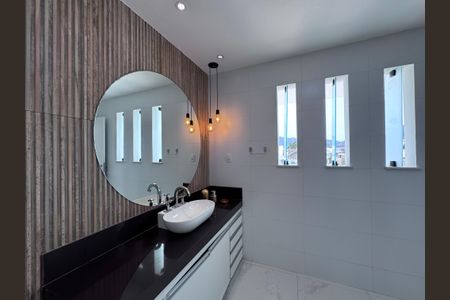 Casa de condomínio à venda com 407m², 5 quartos e 2 vagasBanheiro da Suíte 1