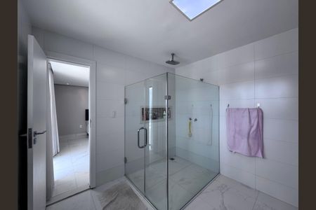 Casa de condomínio à venda com 407m², 5 quartos e 2 vagasBanheiro da Suíte 1