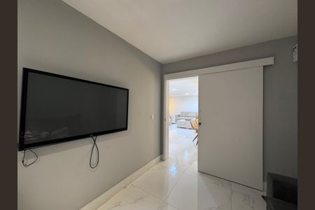 Casa de condomínio à venda com 407m², 5 quartos e 2 vagasSala de TV