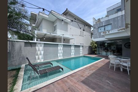 Casa de condomínio à venda com 407m², 5 quartos e 2 vagasÁrea externa