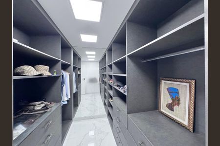 Casa de condomínio à venda com 407m², 5 quartos e 2 vagasSuíte 1 - Closet