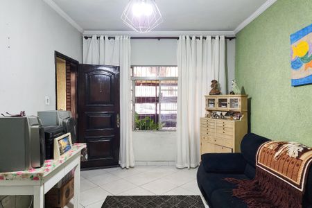 Casa à venda com 109m², 2 quartos e 2 vagas Casa à venda com 109m², 2 quartos e 2 vagasSala