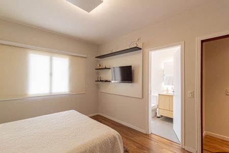 Casa à venda com 312m², 4 quartos e 8 vagasSuíte