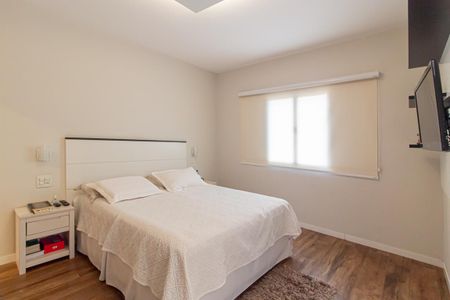 Casa à venda com 312m², 4 quartos e 8 vagasSuíte