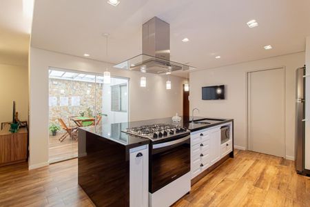 Casa à venda com 312m², 4 quartos e 8 vagasCozinha