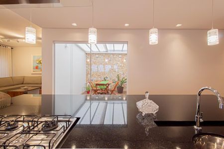 Casa à venda com 312m², 4 quartos e 8 vagasCozinha