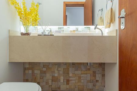 Casa à venda com 312m², 4 quartos e 8 vagasLavabo 