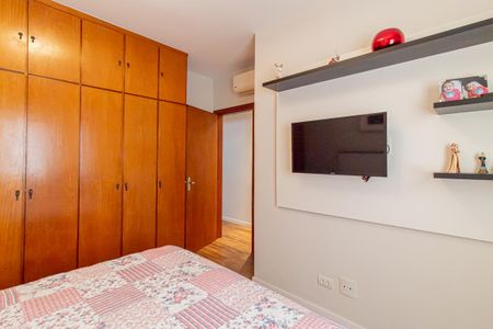 Casa à venda com 312m², 4 quartos e 8 vagasQuarto 2