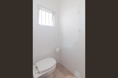 Casa à venda com 312m², 4 quartos e 8 vagasBanheiro de Serviço