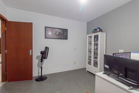 Casa à venda com 312m², 4 quartos e 8 vagasEscritório