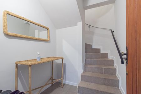 Casa à venda com 312m², 4 quartos e 8 vagasEscada