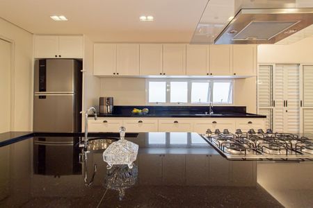 Casa à venda com 312m², 4 quartos e 8 vagasCozinha