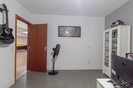 Casa à venda com 312m², 4 quartos e 8 vagasEscritório