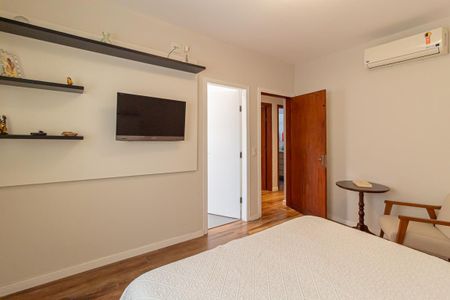 Casa à venda com 312m², 4 quartos e 8 vagasSuíte