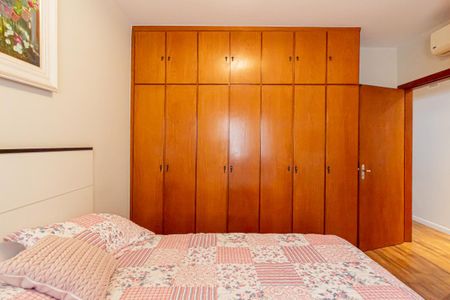 Casa à venda com 312m², 4 quartos e 8 vagasQuarto 2