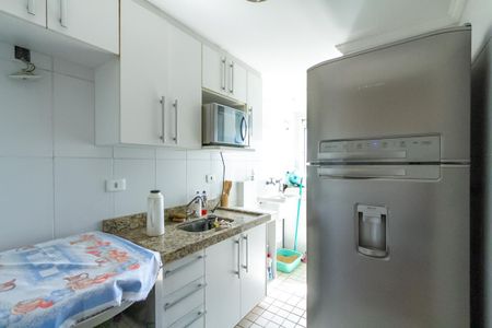 Apartamento à venda com 57m², 2 quartos e 1 vaga Apartamento à venda com 57m², 2 quartos e 1 vagaCozinha e Área de Serviço