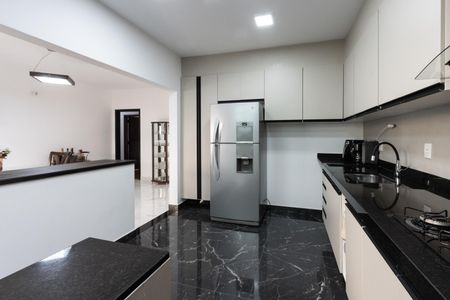 Casa à venda com 258m², 4 quartos e 6 vagasCozinha