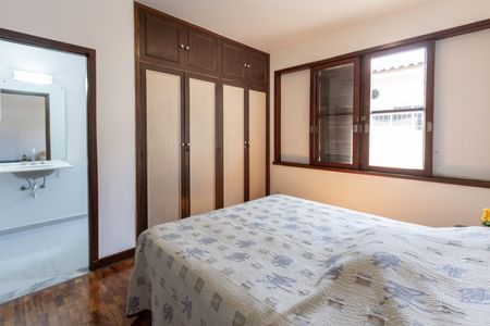 Casa à venda com 258m², 4 quartos e 6 vagasSuíte 1