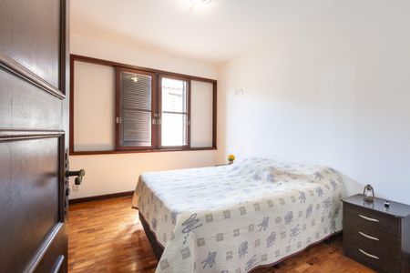 Casa à venda com 258m², 4 quartos e 6 vagasSuíte 1