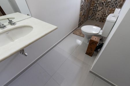 Casa à venda com 258m², 4 quartos e 6 vagasBanheiro da Suíte 1