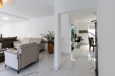 Casa à venda com 258m², 4 quartos e 6 vagasSala