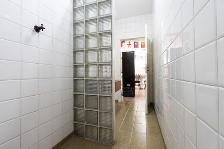 Casa à venda com 258m², 4 quartos e 6 vagasBanheiro 2