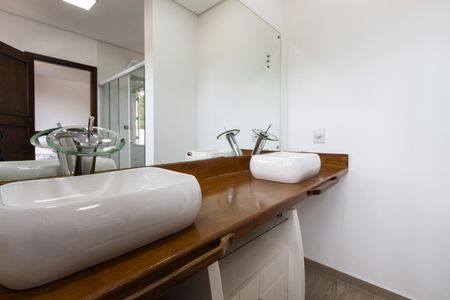 Casa à venda com 258m², 4 quartos e 6 vagasBanheiro da Suíte 3