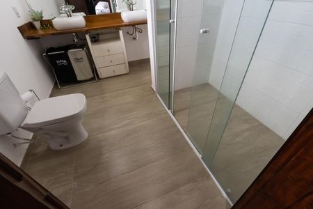 Casa à venda com 258m², 4 quartos e 6 vagasBanheiro da Suíte 3