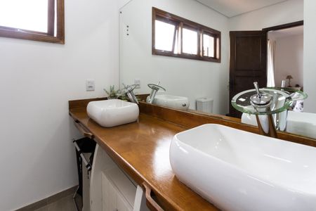 Casa à venda com 258m², 4 quartos e 6 vagasBanheiro da Suíte 3