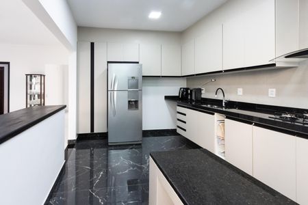Casa à venda com 258m², 4 quartos e 6 vagasCozinha