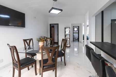 Casa à venda com 258m², 4 quartos e 6 vagasCozinha